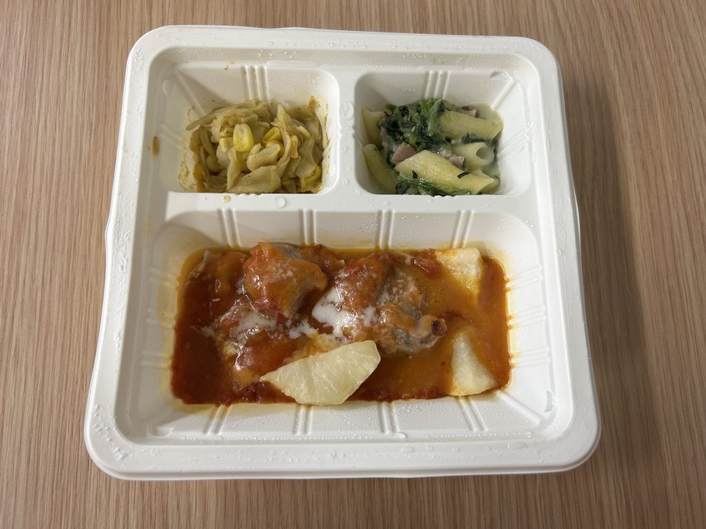 あたため後の3種のおかずプレー